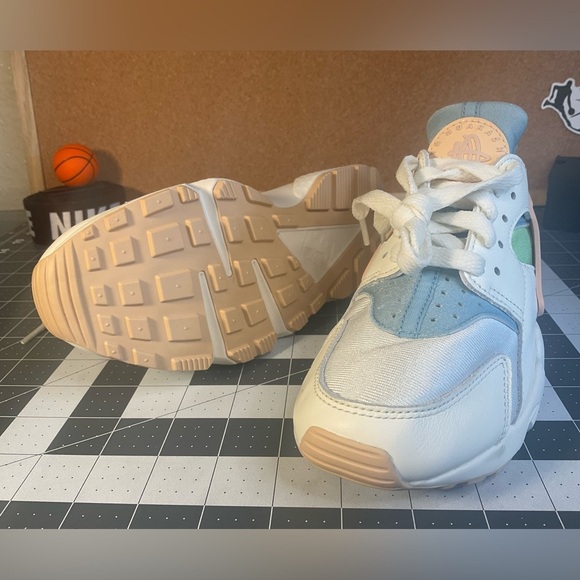 Nike 
huarache 
'sun club'
brand new
NWOT - Picture 8 of 12